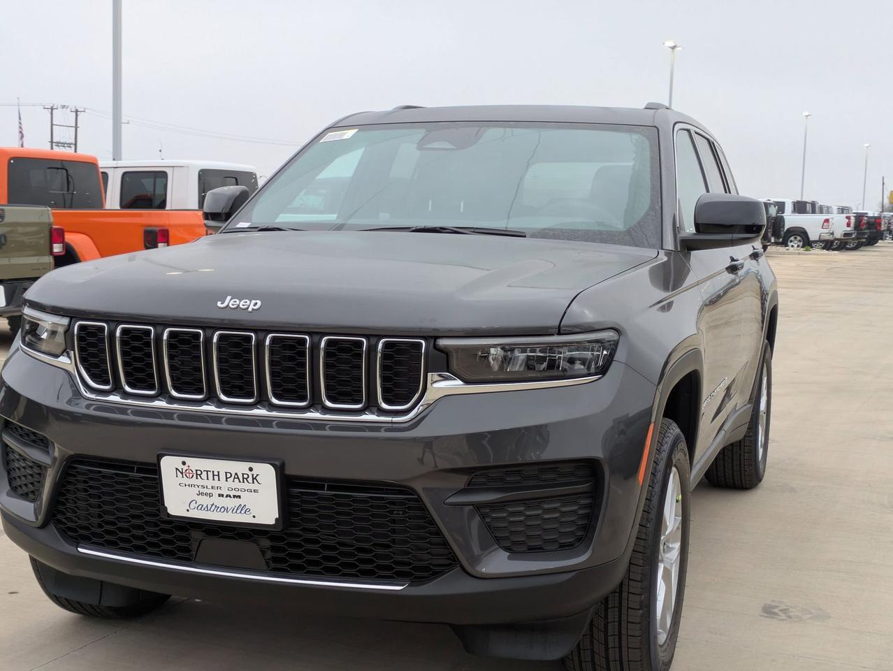 2025 Jeep Grand Cherokee Laredo X Castroville TX