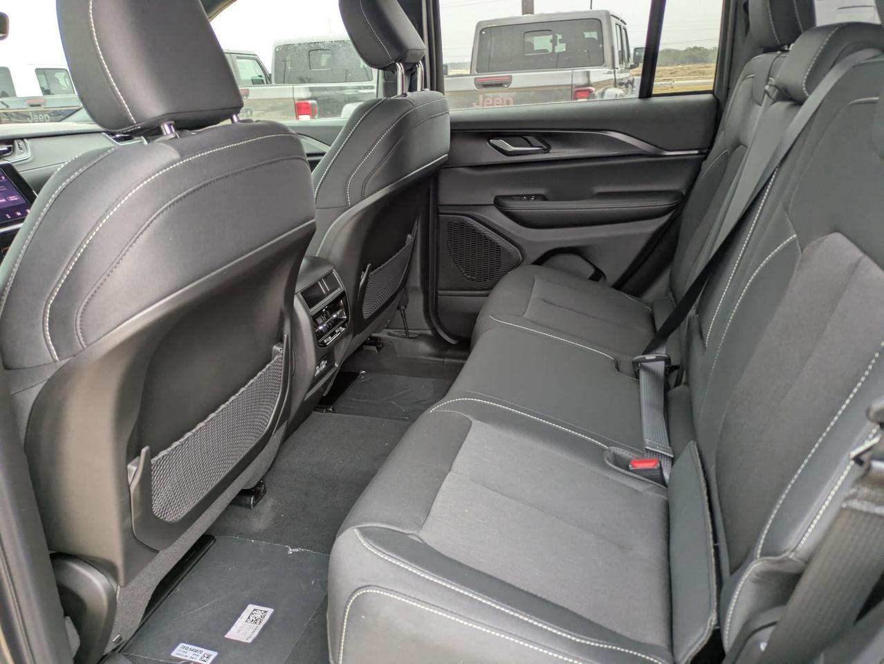 2025 Jeep Grand Cherokee Laredo X Castroville TX