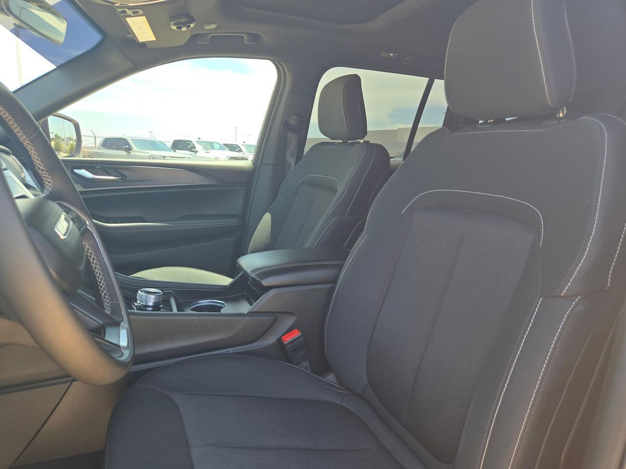 2025 Jeep Grand Cherokee Laredo X Castroville TX
