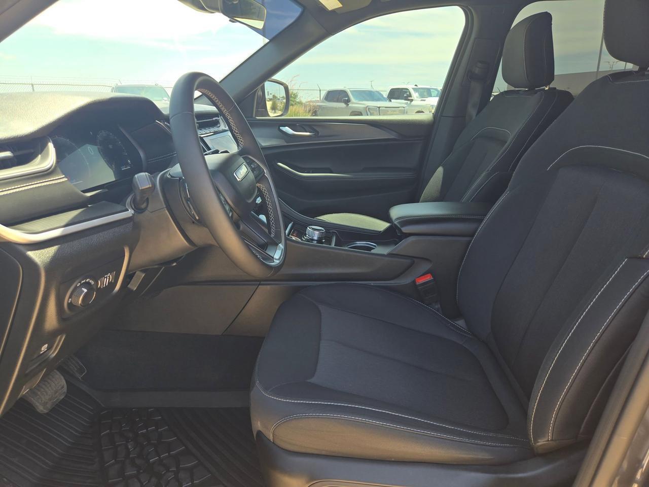 2025 Jeep Grand Cherokee Laredo X Castroville TX