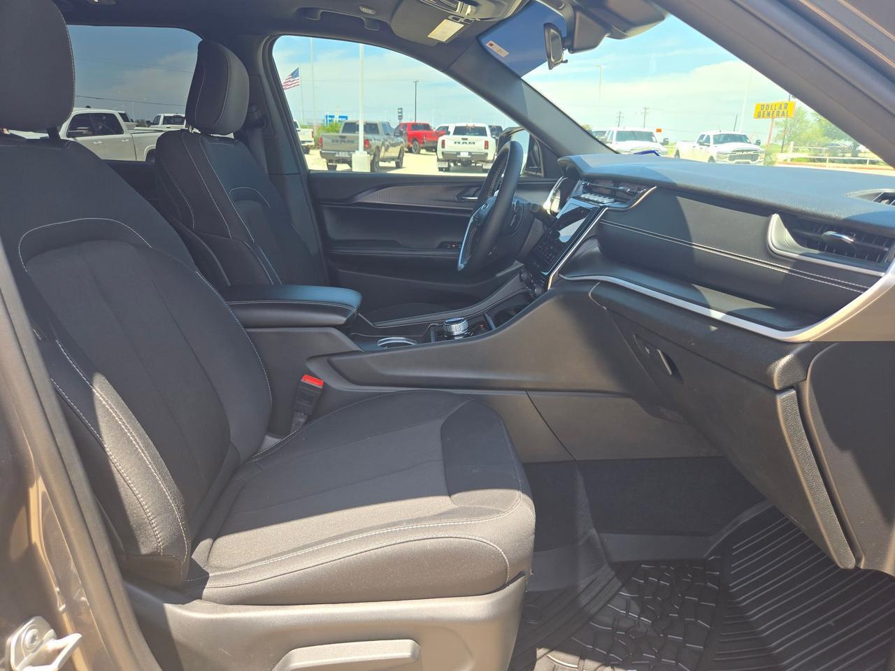 2025 Jeep Grand Cherokee Laredo X Castroville TX