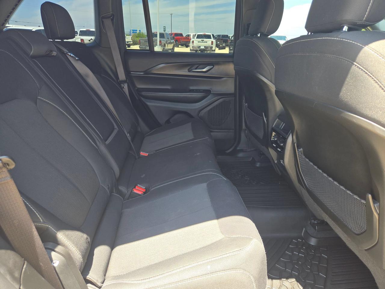 2025 Jeep Grand Cherokee Laredo X Castroville TX