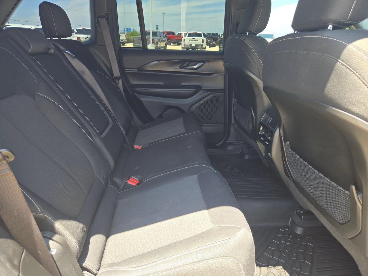 2025 Jeep Grand Cherokee Laredo X Castroville TX