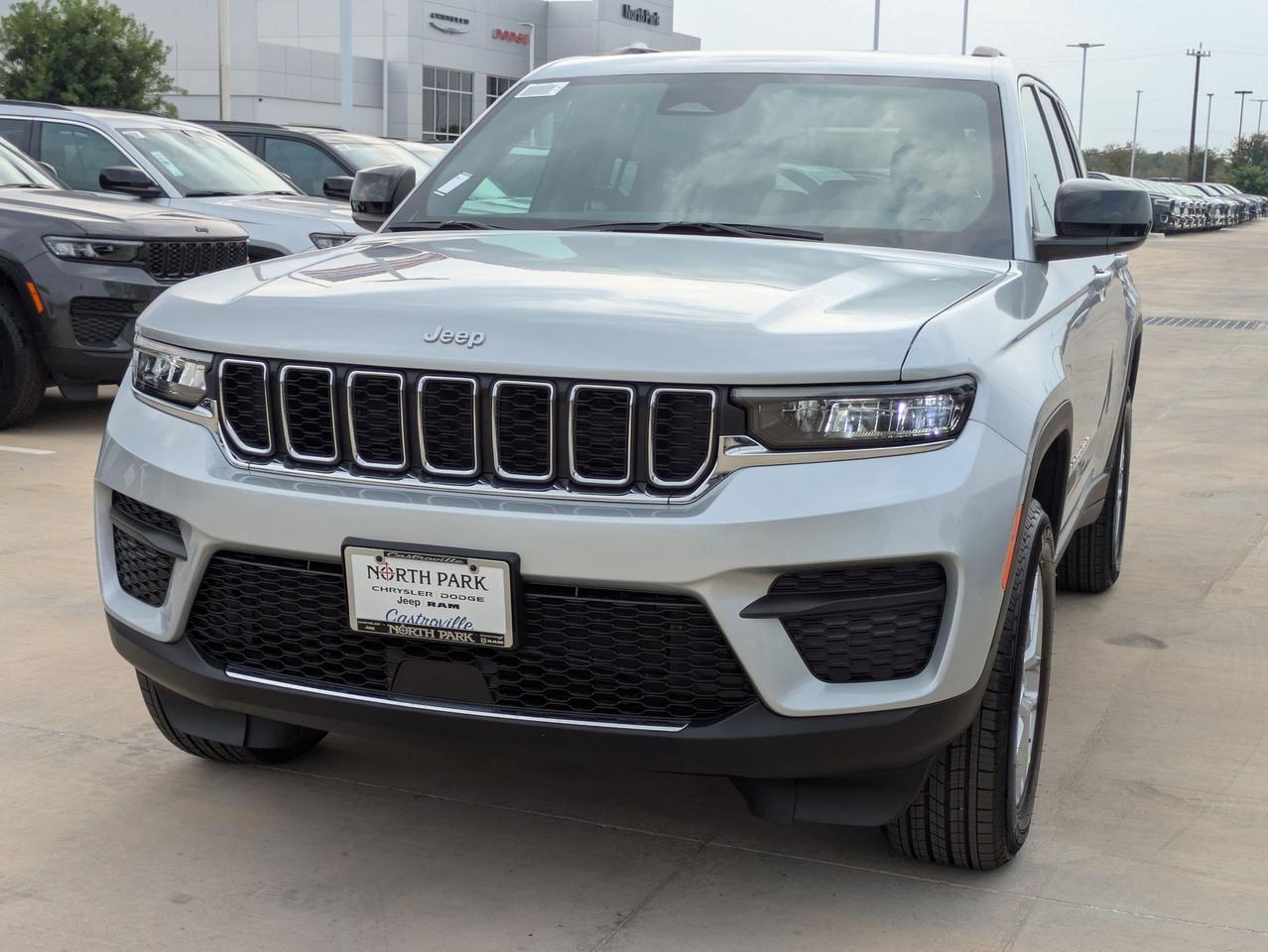 2025 Jeep Grand Cherokee Laredo X Castroville TX