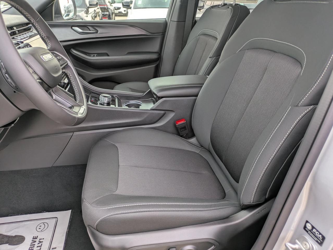 2025 Jeep Grand Cherokee Laredo X Castroville TX