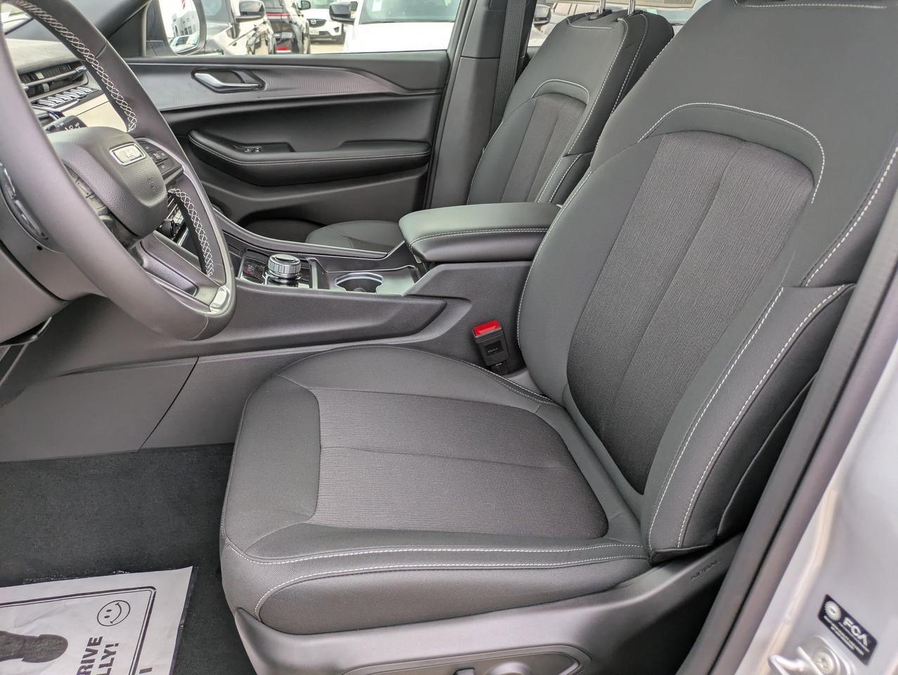 2025 Jeep Grand Cherokee Laredo X Castroville TX
