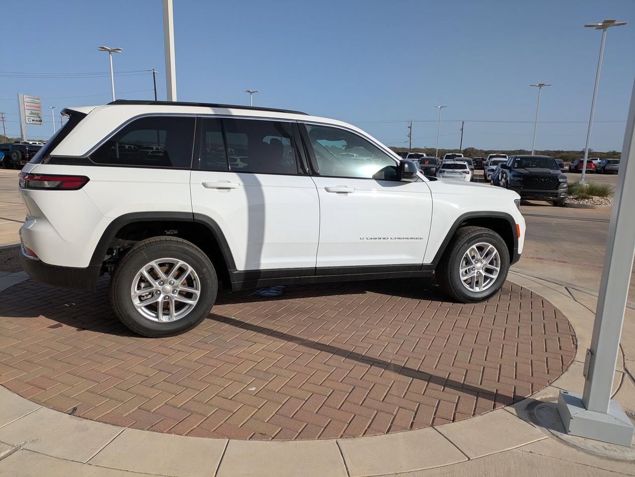 2025 Jeep Grand Cherokee Laredo X Castroville TX