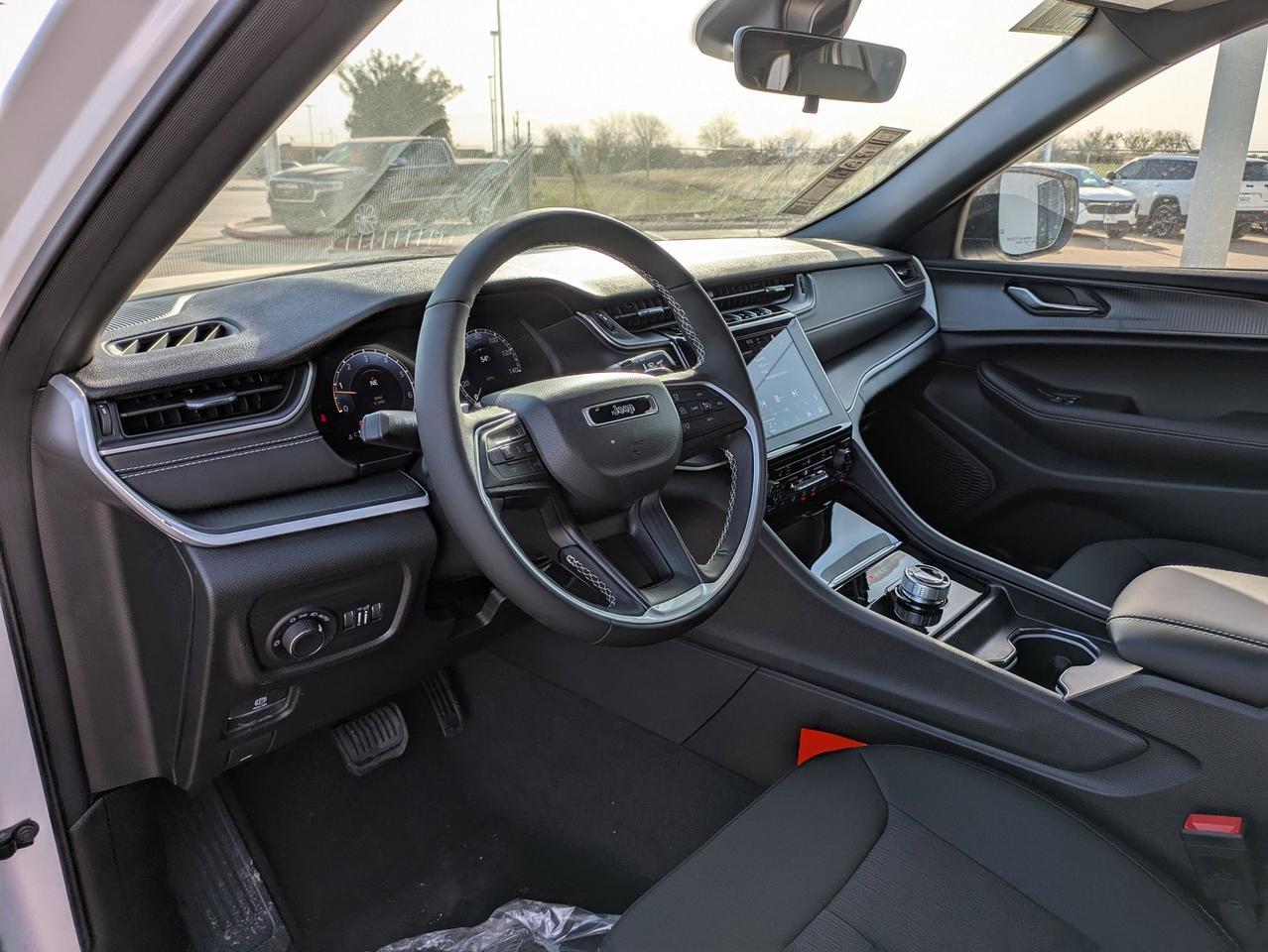 2025 Jeep Grand Cherokee Laredo X Castroville TX