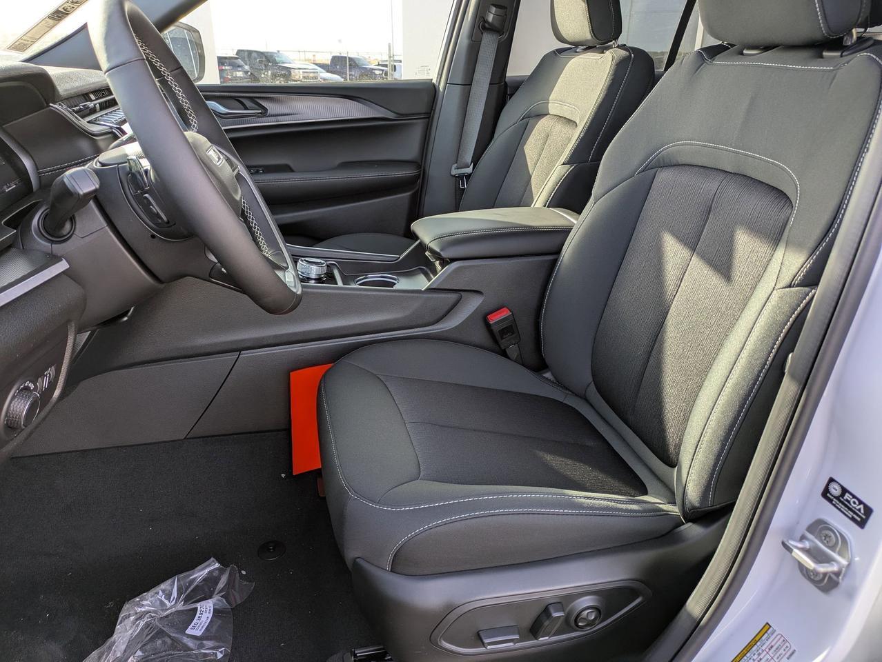 2025 Jeep Grand Cherokee Laredo X Castroville TX