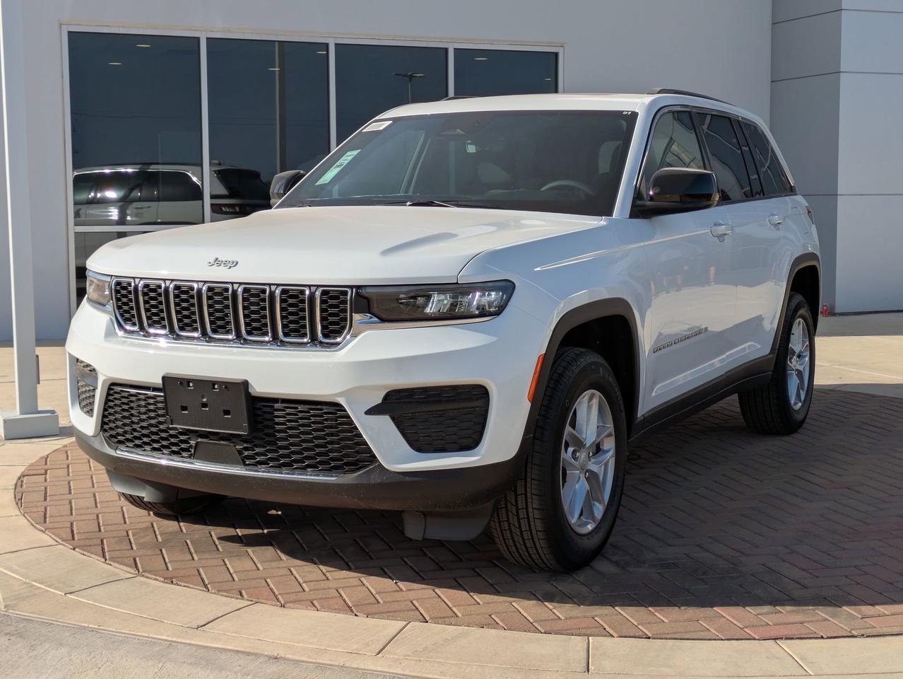 2025 Jeep Grand Cherokee Laredo X Castroville TX