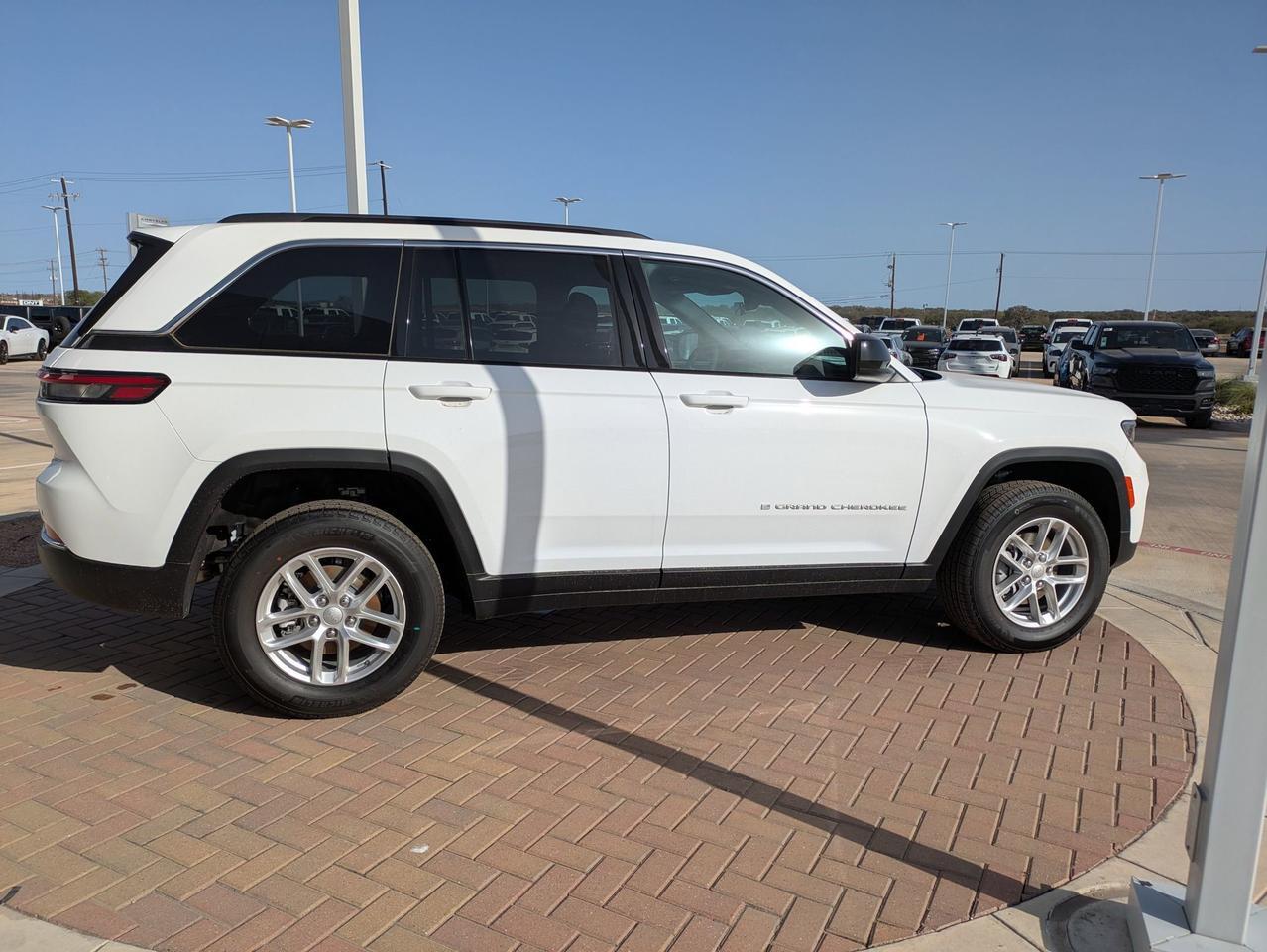 2025 Jeep Grand Cherokee Laredo X Castroville TX
