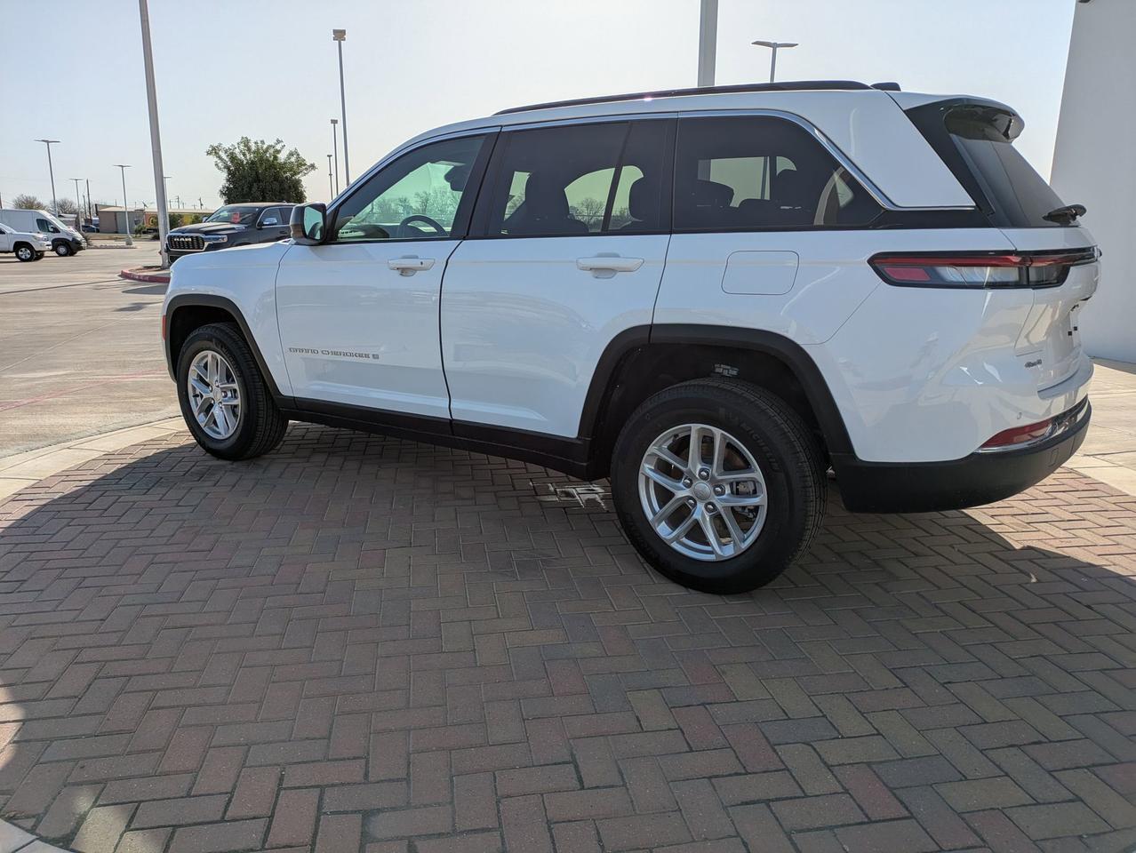 2025 Jeep Grand Cherokee Laredo X Castroville TX