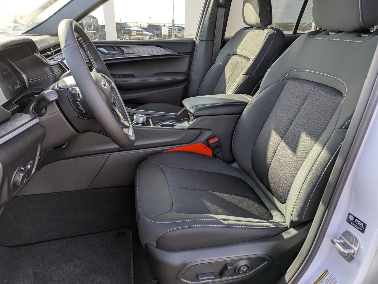 2025 Jeep Grand Cherokee Laredo X Castroville TX