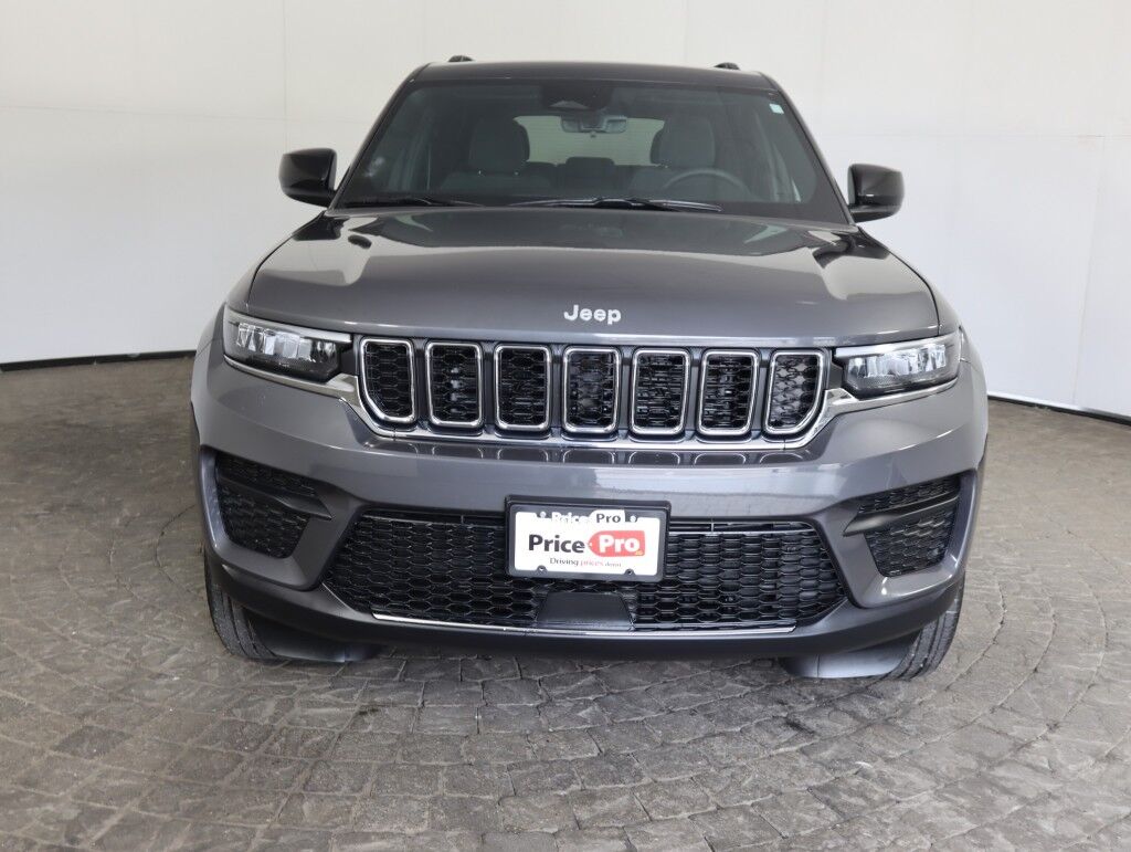 2025 Jeep Grand Cherokee Laredo X w/Sunroof/Luxury Tech Maumee OH