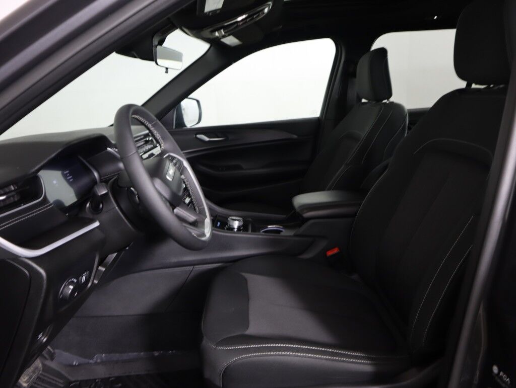 2025 Jeep Grand Cherokee Laredo X w/Sunroof/Luxury Tech Maumee OH