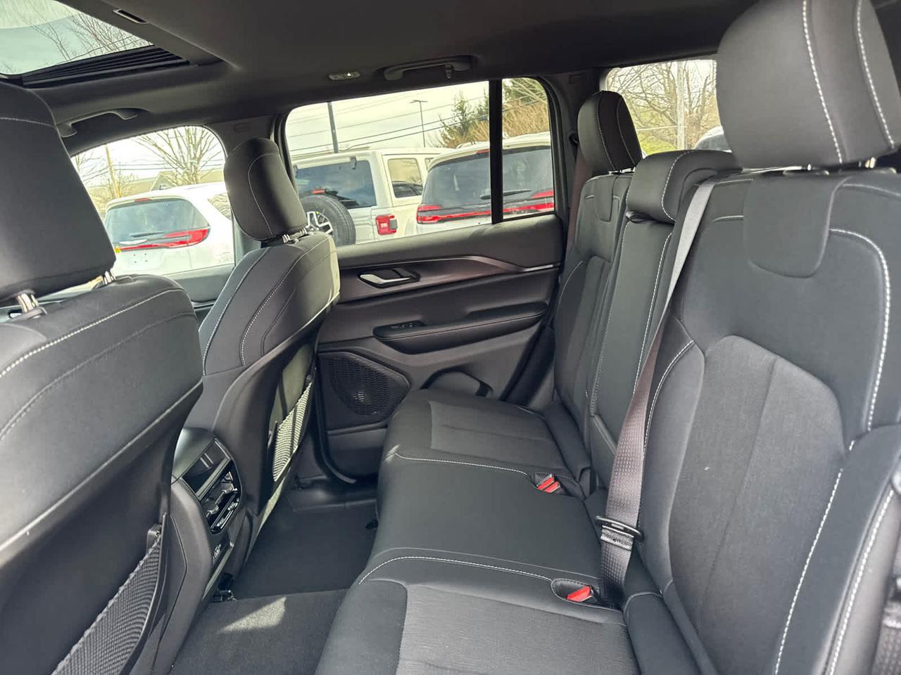 2025 Jeep Grand Cherokee Laredo X Dartmouth MA