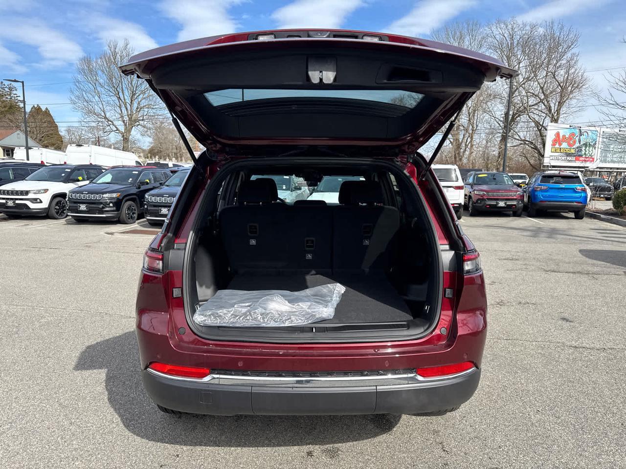 2025 Jeep Grand Cherokee Laredo X Dartmouth MA