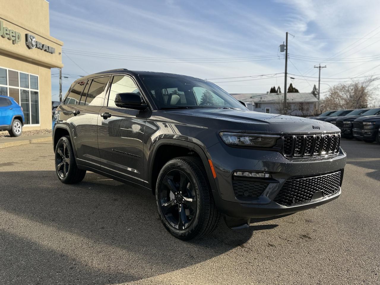 2025 Jeep Grand Cherokee Limited 4x4 | V6 | Capri Leatherette | Pano Sunroof | Towing | Heated Vented Seats Redwater AB