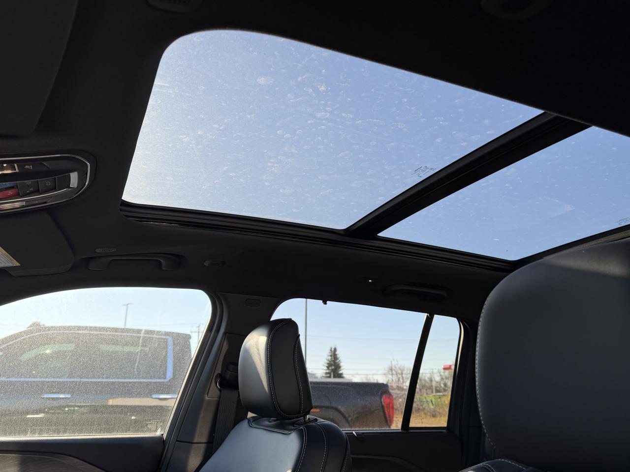 2025 Jeep Grand Cherokee Limited 4x4 | V6 | Capri Leatherette | Pano Sunroof | Towing | Heated Vented Seats Redwater AB