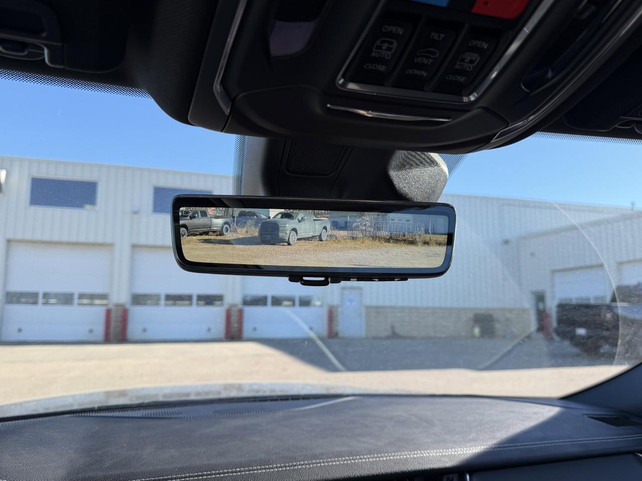 2025 Jeep Grand Cherokee Limited 4x4 | V6 | Capri Leatherette | Pano Sunroof | Towing | Heated Vented Seats Redwater AB