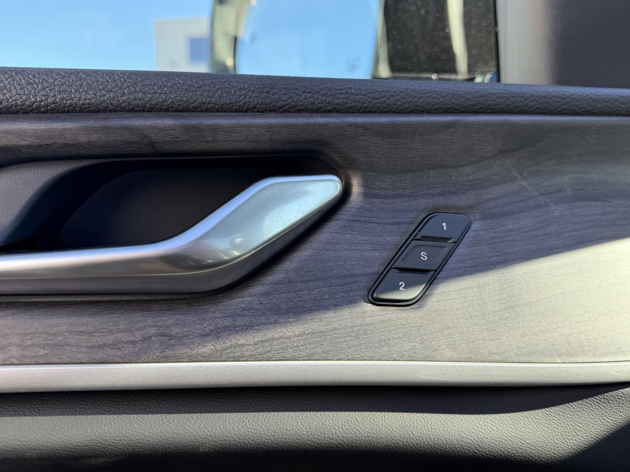 2025 Jeep Grand Cherokee Limited 4x4 | V6 | Capri Leatherette | Pano Sunroof | Towing | Heated Vented Seats Redwater AB