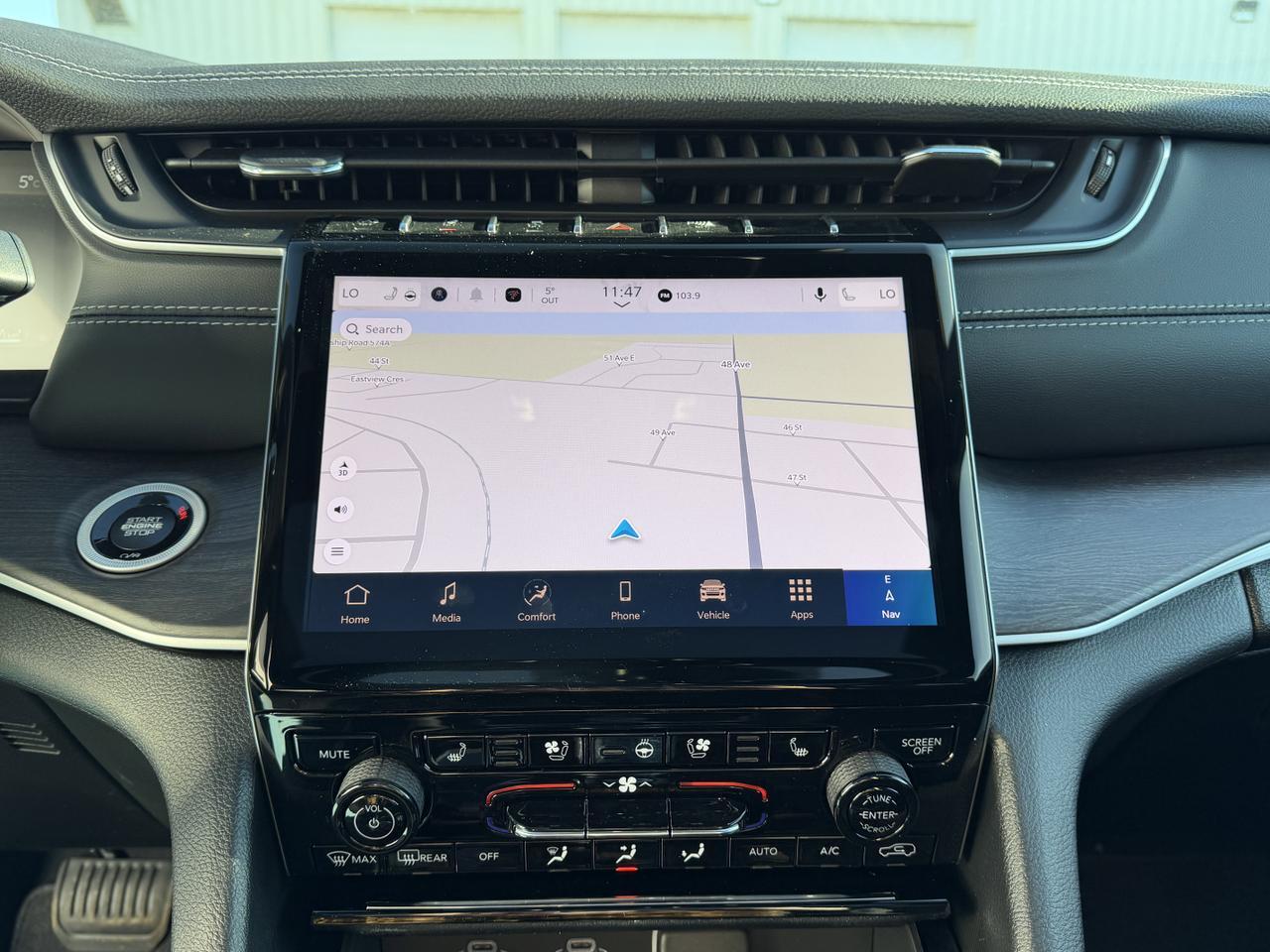 2025 Jeep Grand Cherokee Limited 4x4 | V6 | Capri Leatherette | Pano Sunroof | Towing | Heated Vented Seats Redwater AB