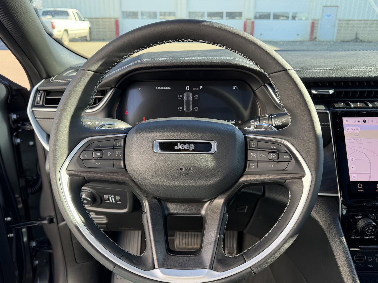 2025 Jeep Grand Cherokee Limited 4x4 | V6 | Capri Leatherette | Pano Sunroof | Towing | Heated Vented Seats Redwater AB