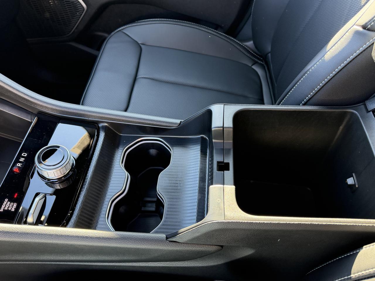 2025 Jeep Grand Cherokee Limited 4x4 | V6 | Capri Leatherette | Pano Sunroof | Towing | Heated Vented Seats Redwater AB