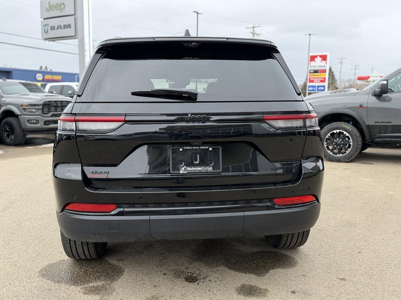 2025 Jeep Grand Cherokee Limited 4x4 | V6 | Luxury Tech | Pano Sunroof | NAV | Backup Camera I Black Package I Heated Seats Redwater AB