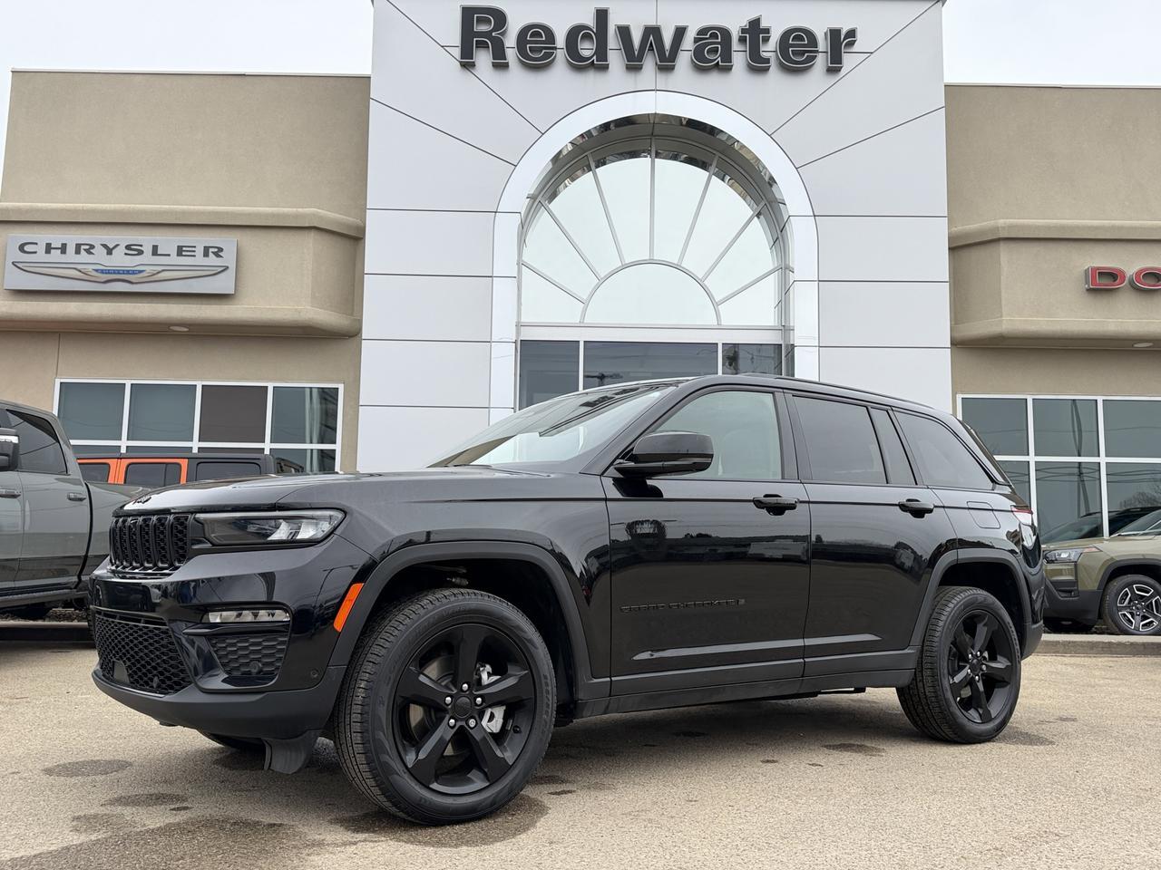 2025 Jeep Grand Cherokee Limited 4x4 | V6 | Luxury Tech | Pano Sunroof | NAV | Backup Camera I Black Package I Heated Seats