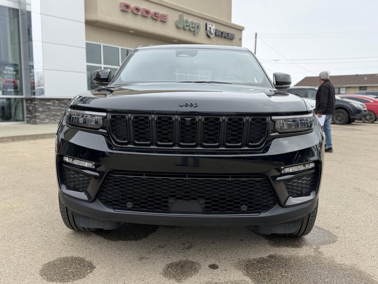 2025 Jeep Grand Cherokee Limited 4x4 | V6 | Luxury Tech | Pano Sunroof | NAV | Backup Camera I Black Package I Heated Seats Redwater AB