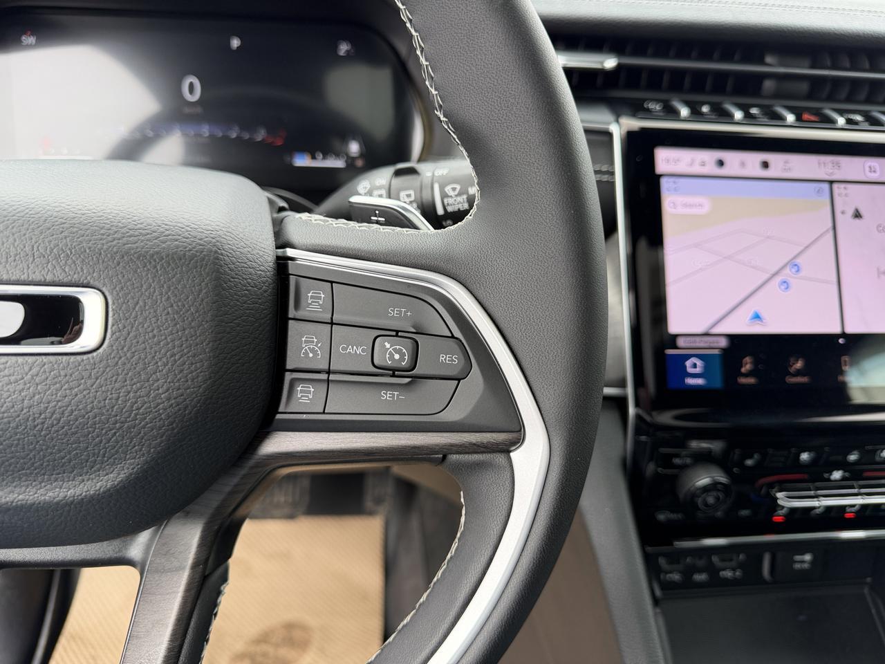 2025 Jeep Grand Cherokee Limited 4x4 | V6 | Luxury Tech | Pano Sunroof | NAV | Backup Camera I Black Package I Heated Seats Redwater AB