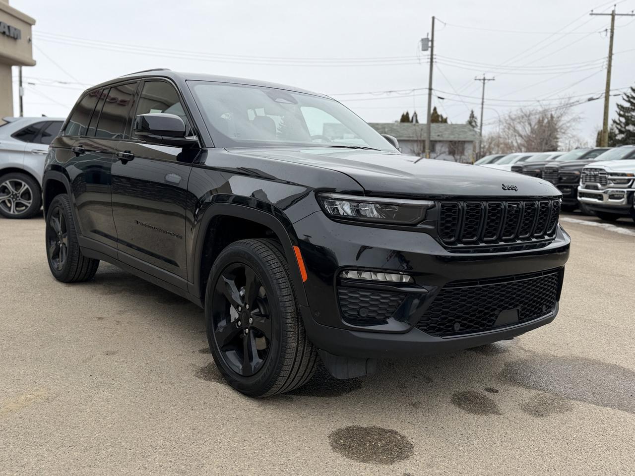 2025 Jeep Grand Cherokee Limited 4x4 | V6 | Luxury Tech | Pano Sunroof | NAV | Backup Camera I Black Package I Heated Seats Redwater AB