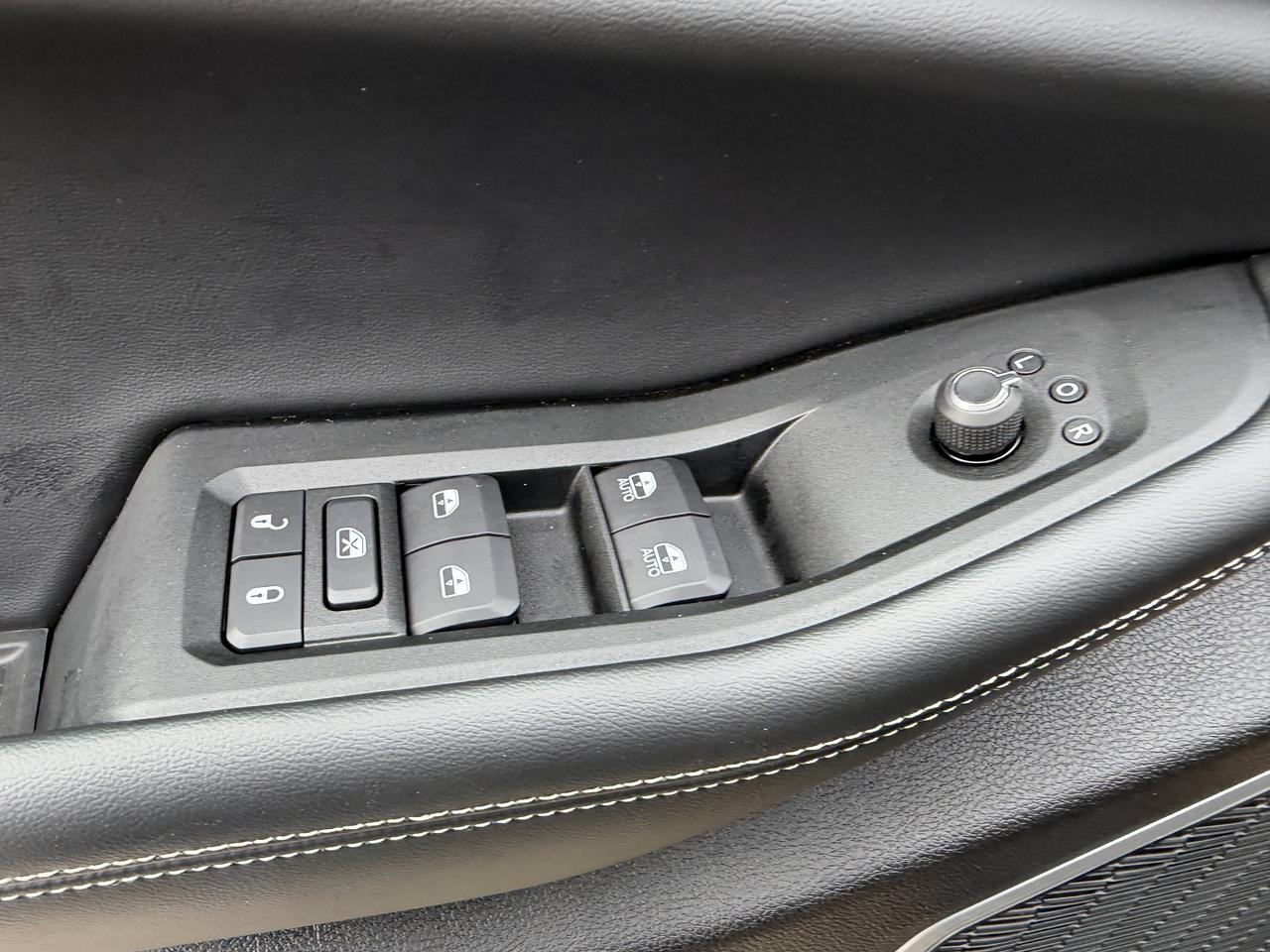 2025 Jeep Grand Cherokee Limited 4x4 | V6 | Luxury Tech | Pano Sunroof | NAV | Backup Camera I Black Package I Heated Seats Redwater AB