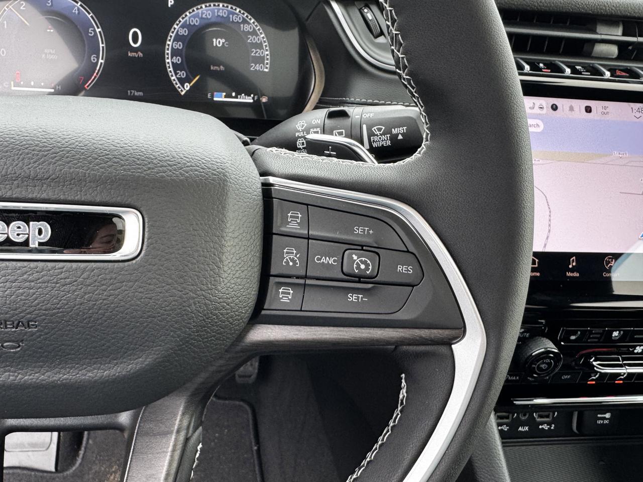 2025 Jeep Grand Cherokee Limited 4x4 | V6 | Luxury Tech | Pano Sunroof | NAV | Backup Camera I Black Package I Heated Seats Redwater AB