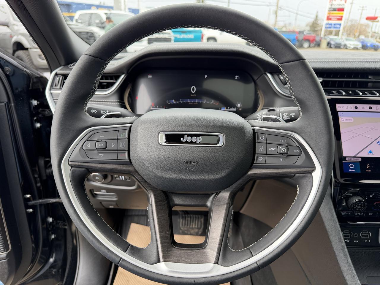 2025 Jeep Grand Cherokee Limited 4x4 | V6 | Luxury Tech | Pano Sunroof | NAV | Backup Camera I Black Package I Heated Seats Redwater AB