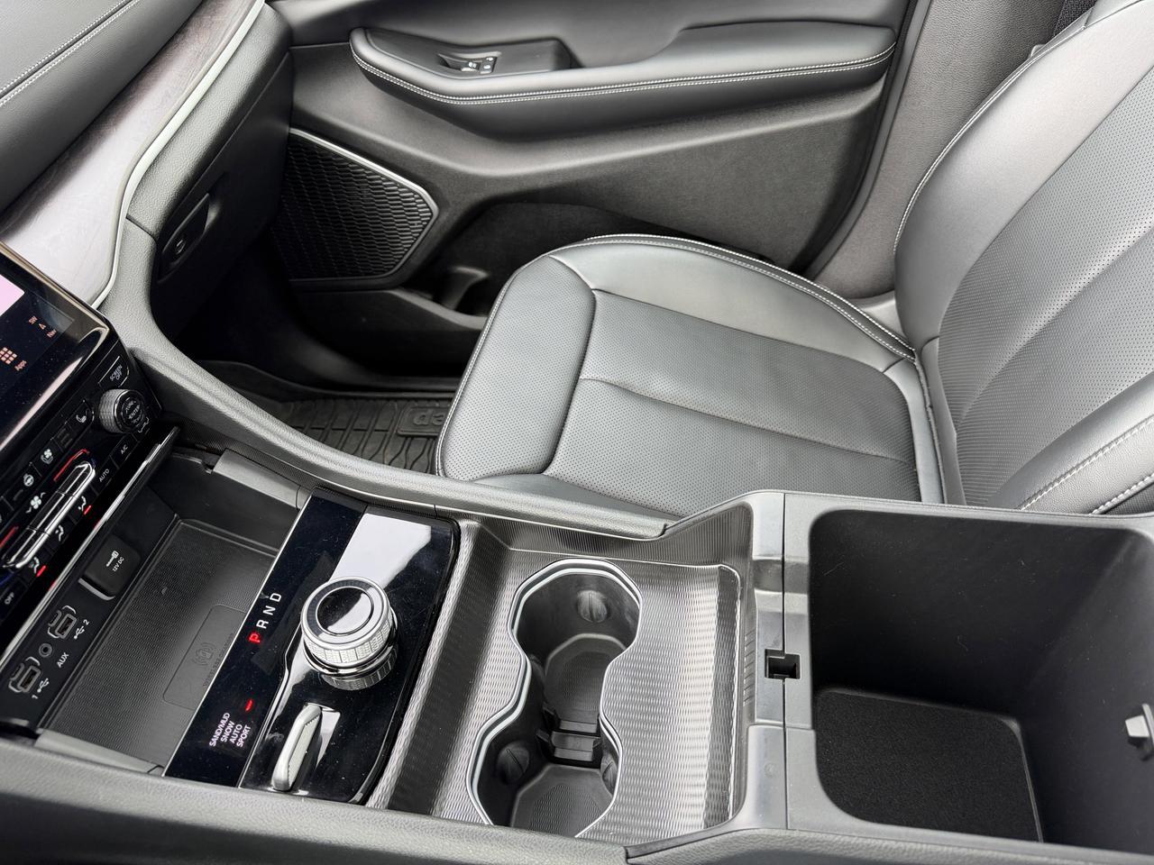 2025 Jeep Grand Cherokee Limited 4x4 | V6 | Luxury Tech | Pano Sunroof | NAV | Backup Camera I Black Package I Heated Seats Redwater AB