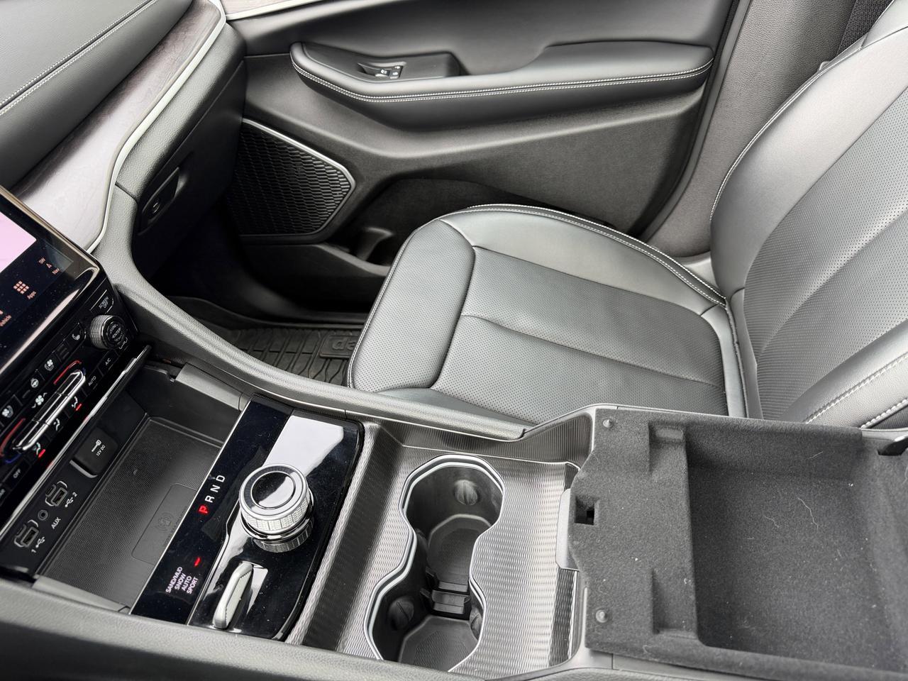 2025 Jeep Grand Cherokee Limited 4x4 | V6 | Luxury Tech | Pano Sunroof | NAV | Backup Camera I Black Package I Heated Seats Redwater AB