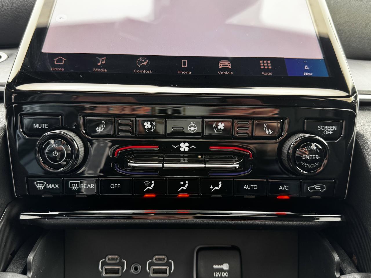 2025 Jeep Grand Cherokee Limited 4x4 | V6 | Luxury Tech | Pano Sunroof | NAV | Backup Camera I Black Package I Heated Seats Redwater AB