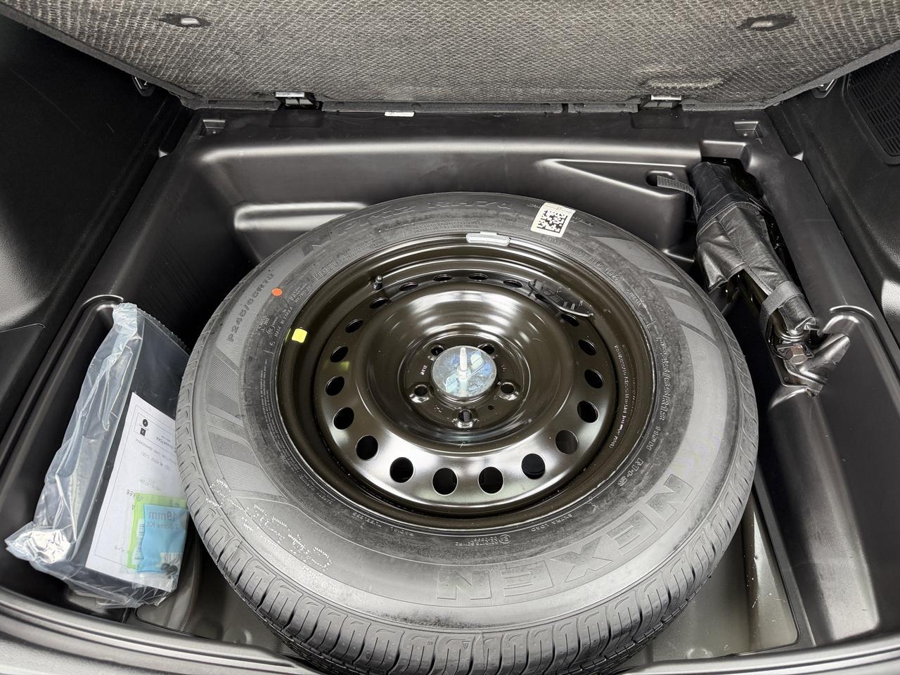 2025 Jeep Grand Cherokee Limited 4x4 | V6 | Luxury Tech | Pano Sunroof | NAV | Backup Camera I Black Package I Heated Seats Redwater AB