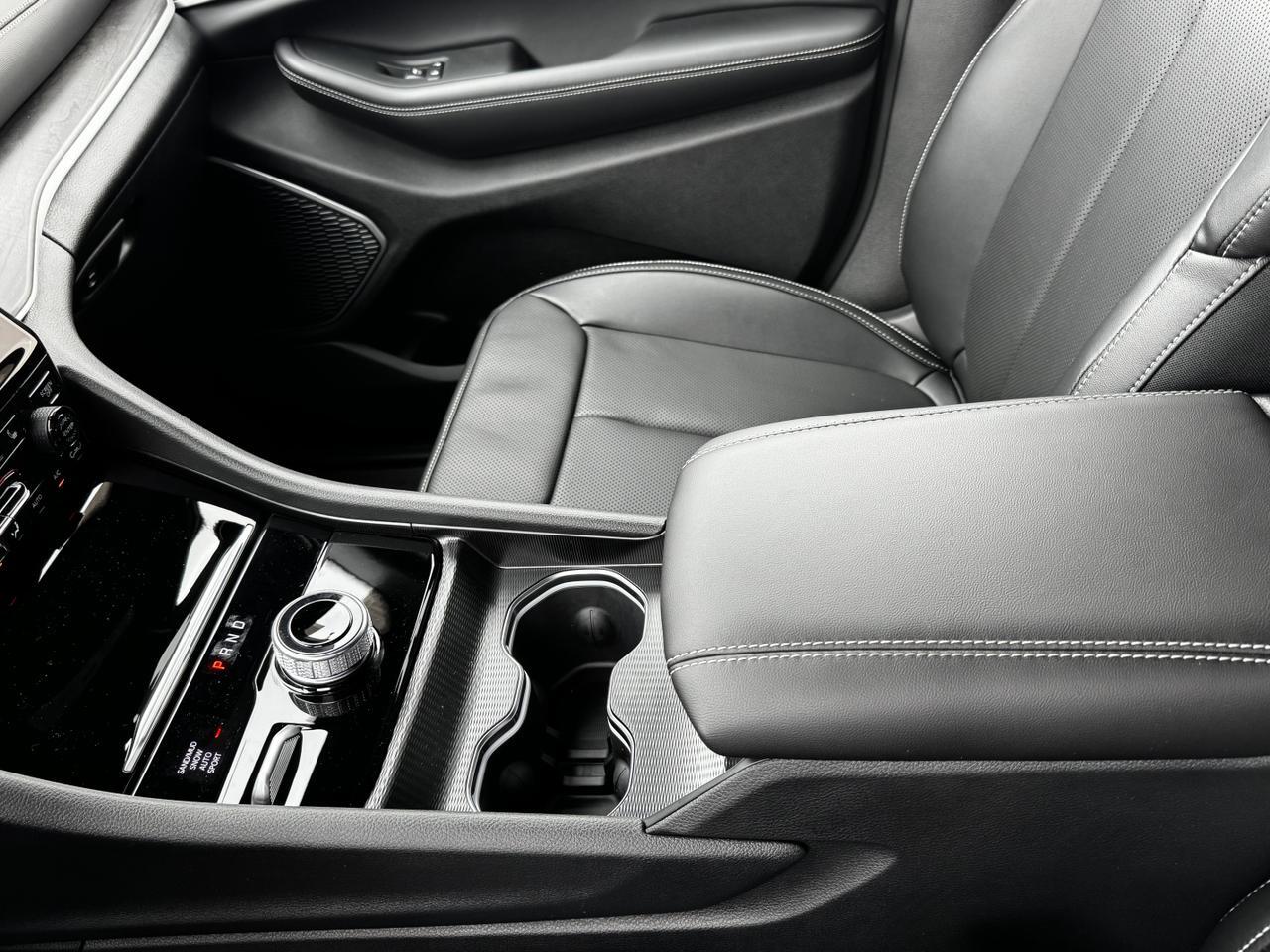 2025 Jeep Grand Cherokee Limited 4x4 | V6 | Luxury Tech | Pano Sunroof | NAV | Backup Camera I Black Package I Heated Seats Redwater AB