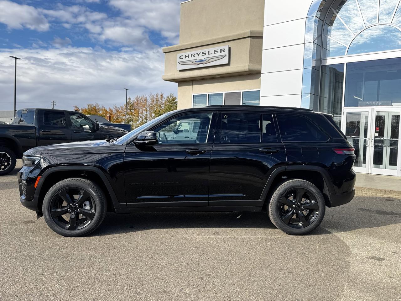 2025 Jeep Grand Cherokee Limited 4x4 | V6 | Luxury Tech | Pano Sunroof | NAV | Backup Camera Redwater AB
