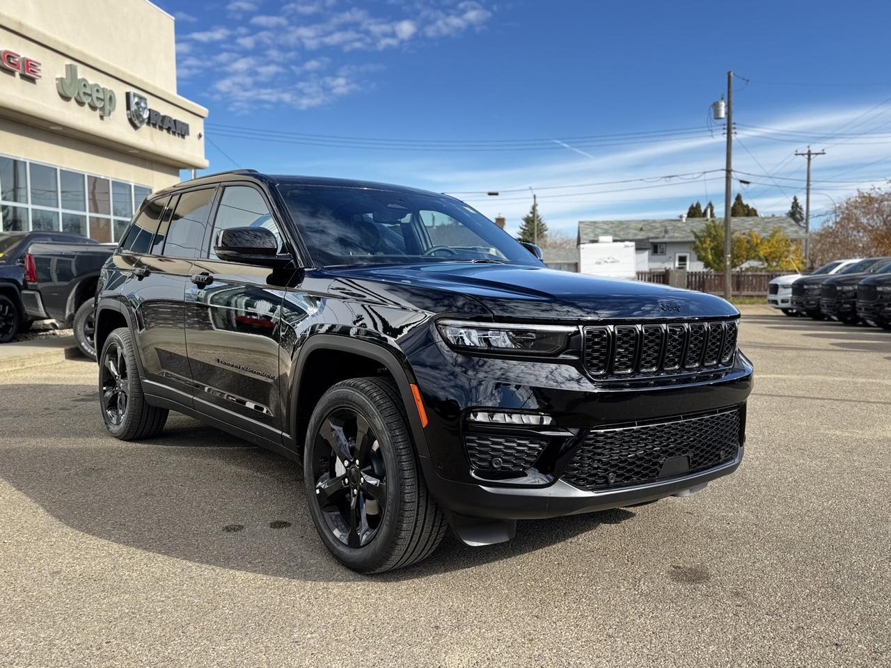 2025 Jeep Grand Cherokee Limited 4x4 | V6 | Luxury Tech | Pano Sunroof | NAV | Backup Camera Redwater AB