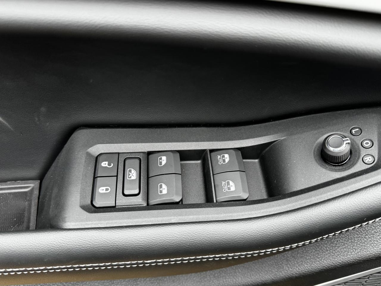 2025 Jeep Grand Cherokee Limited 4x4 | V6 | Luxury Tech | Pano Sunroof | NAV | Backup Camera Redwater AB