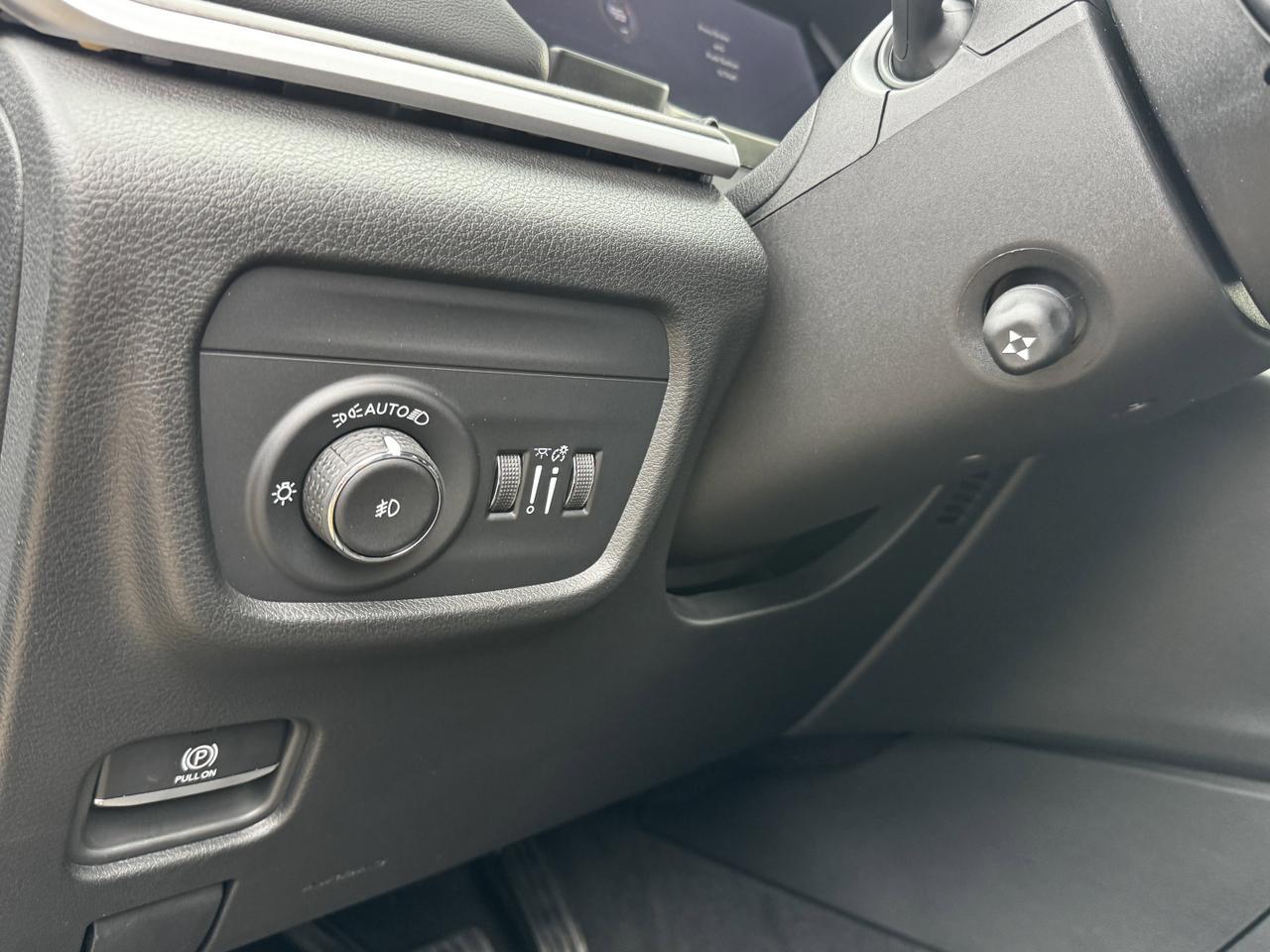 2025 Jeep Grand Cherokee Limited 4x4 | V6 | Luxury Tech | Pano Sunroof | NAV | Backup Camera Redwater AB