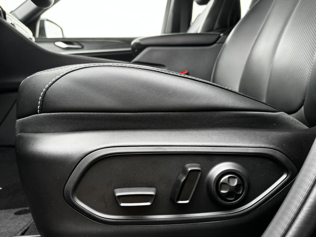 2025 Jeep Grand Cherokee Limited 4x4 | V6 | Luxury Tech | Pano Sunroof | NAV | Backup Camera Redwater AB