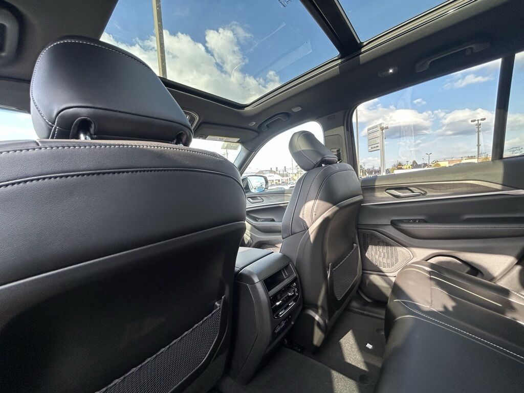 2025 Jeep Grand Cherokee Limited Crestwood KY