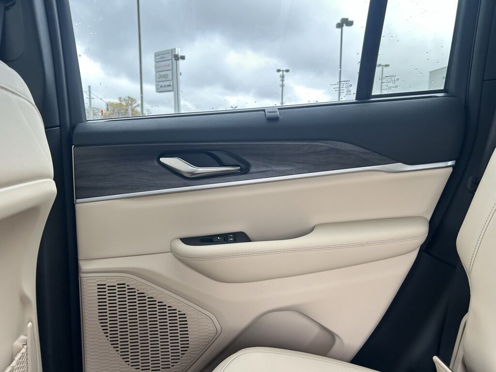 2025 Jeep Grand Cherokee Limited Crestwood KY