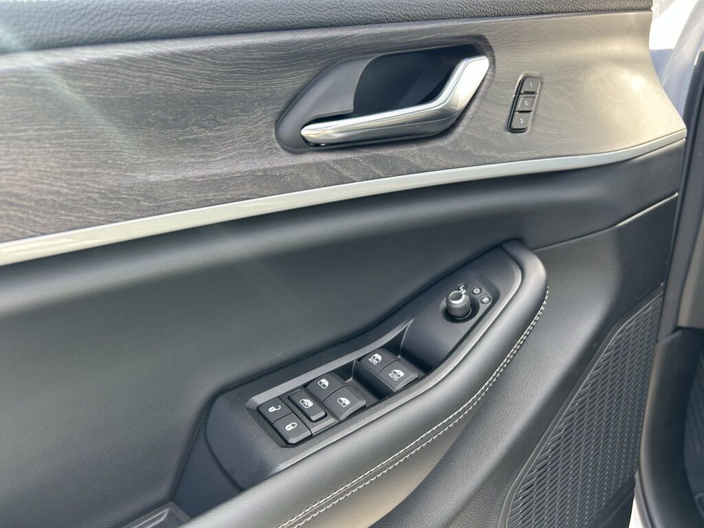 2025 Jeep Grand Cherokee Limited Crestwood KY