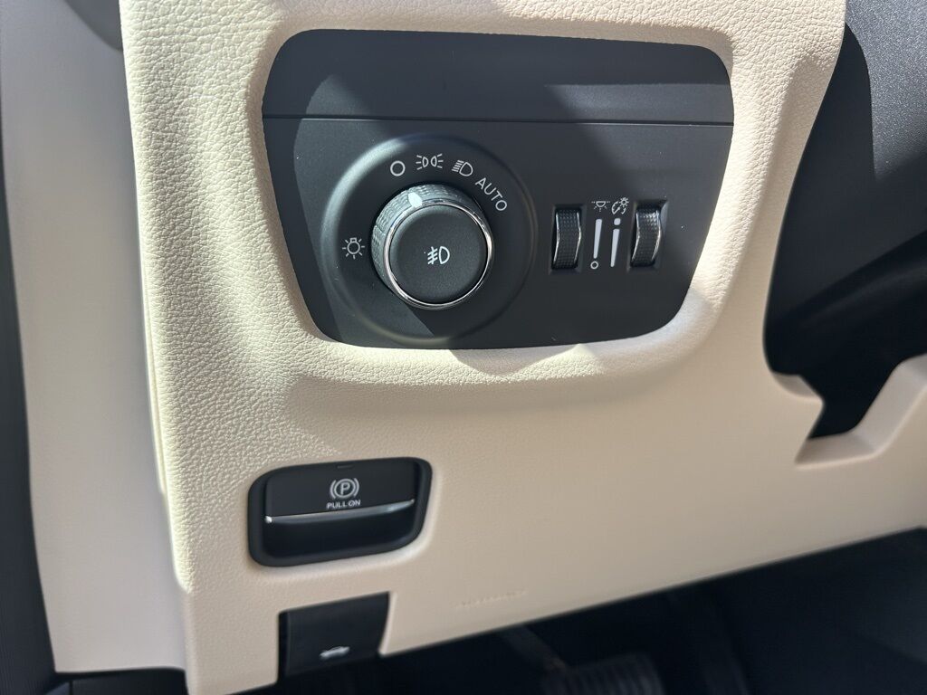 2025 Jeep Grand Cherokee Limited Crestwood KY